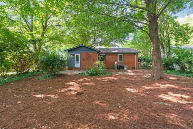 Building Photo - Beautiful Brick Ranch in Oakhurst!