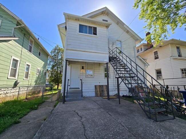 Building Photo - 247 Midland Ave