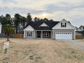 Building Photo - 4 BR Home in Quiet Neighborhood