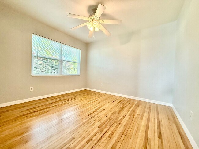 Building Photo - Your DeLand Escape: 4 Bedrooms + Pool at G...