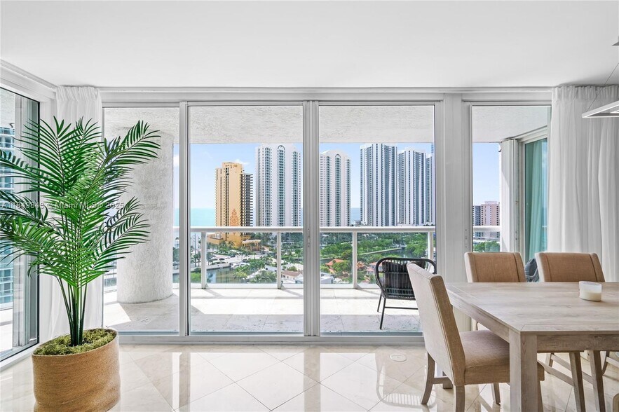 Building Photo - 16500 Collins Ave