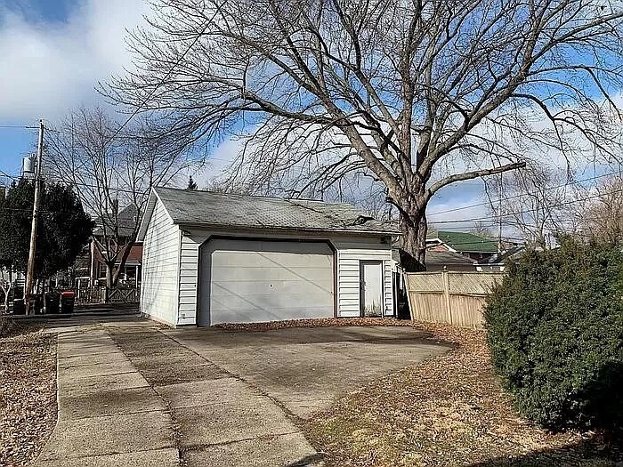 Garage - 1017 N Elmwood Ave