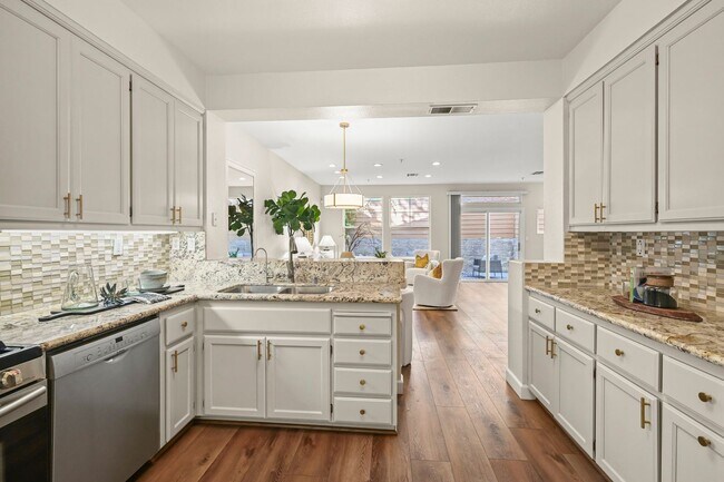 Building Photo - Bright and Spacious, 2BD/2.5BA, Two-Story Condo in Oak Creek in San Ramon- Available NOW!