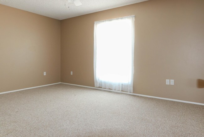 Building Photo - 10943 W Tropicana Cir