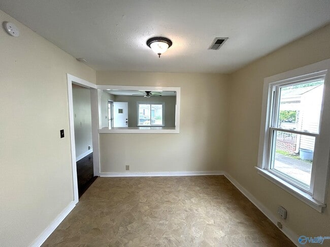 Building Photo - 1411 Halsey Ave NE
