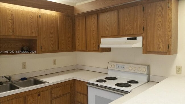 Building Photo - 825 Center St 35C