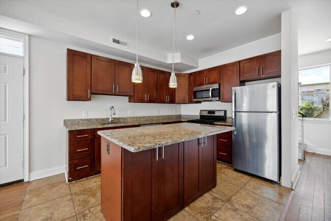 Building Photo - 2001 N Cleveland St