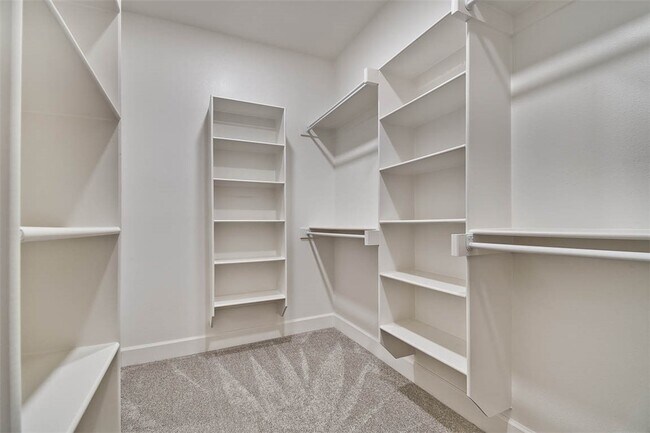 Building Photo - 502 W Persimmon St