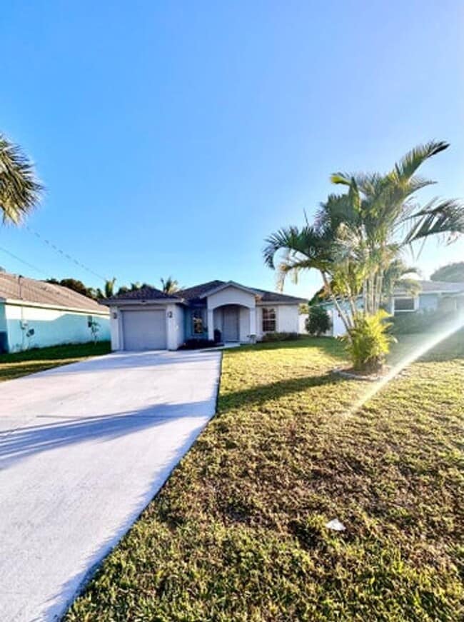 Building Photo - 6934 Mitchell St