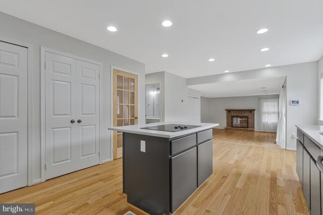 Building Photo - 2689 Glencroft Rd