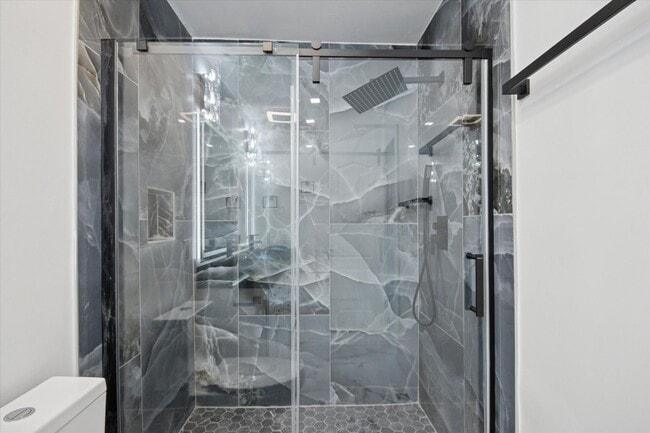 Building Photo - $200 RENT CREDIT | MOVE-IN READY! (Pet Friendly)