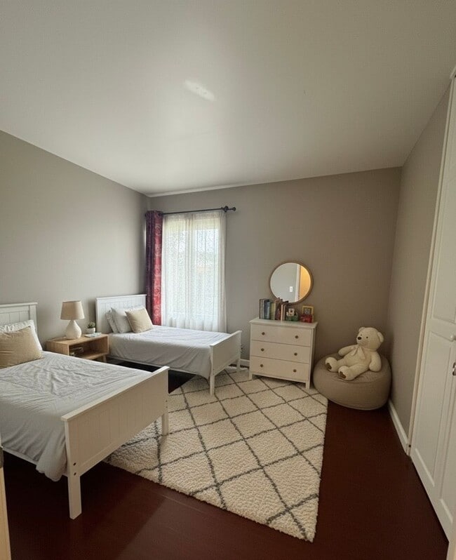 Building Photo - Upgraded 3-bedroom, 2-bath 1,240 sq. ft. i...