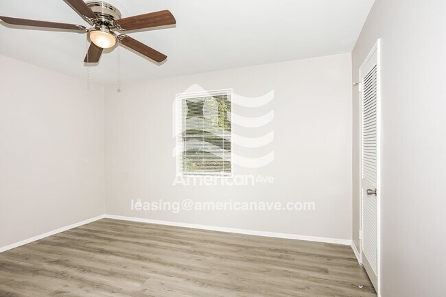 Building Photo - 731 Morton Ave NE