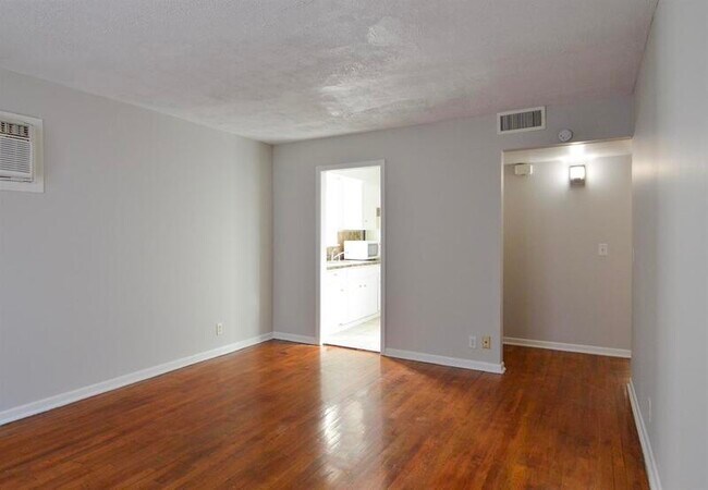 Building Photo - 801 N 48th St