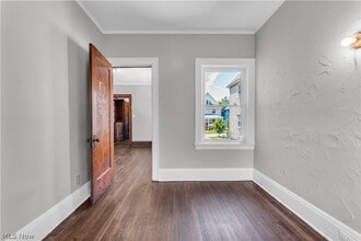 Building Photo - 1321 W 85th St