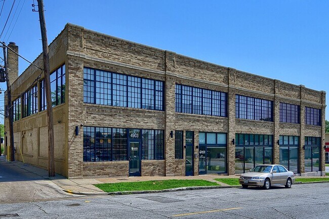 Building Photo - The Skinny on #6