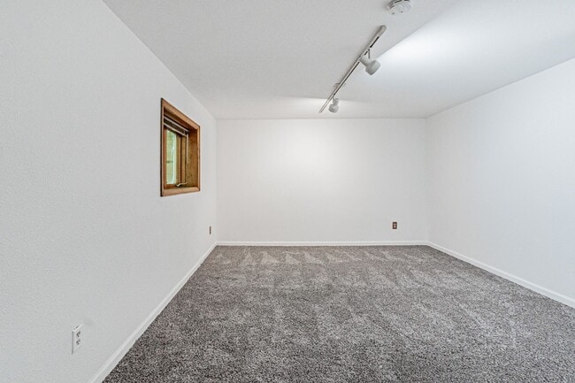 Building Photo - 3BD, 2.5BA Boulder Townhome with 2 Parking Spots