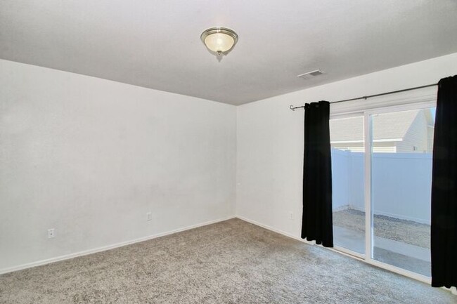 Building Photo - Charming 3 Bed, 2 Bath Townhome in Orchard...