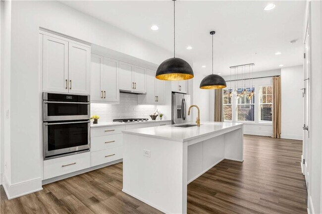 Building Photo - 1338 Booth Ave NW