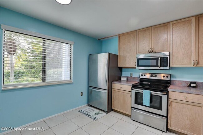Building Photo - 9626 Riverside Dr