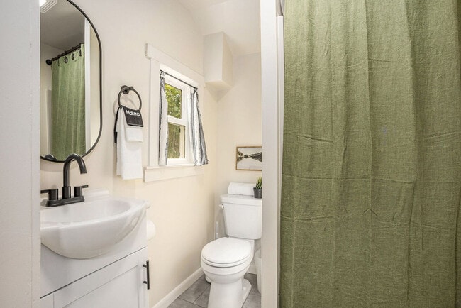 Building Photo - 37 Gold Ave NW