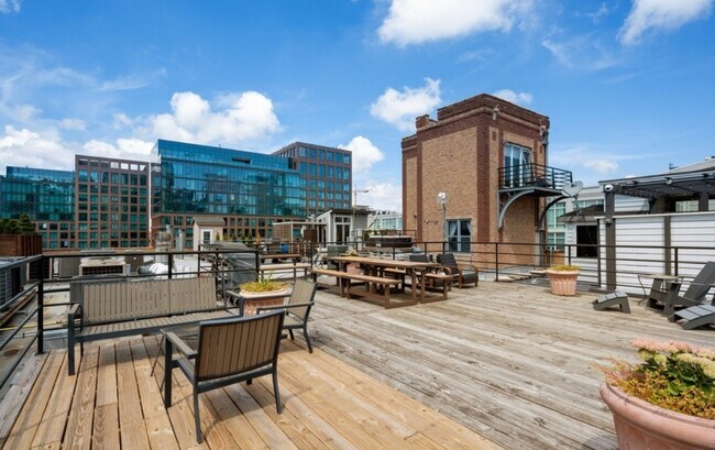 Building Photo - 14 N Peoria St