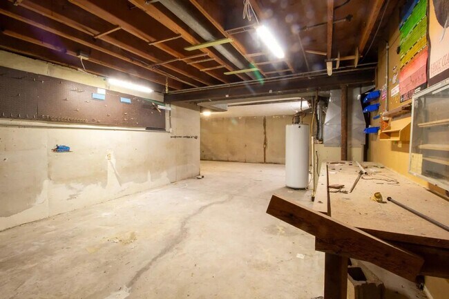 Building Photo - 4 Bedroom 3 Bathroom 2 Car Garage