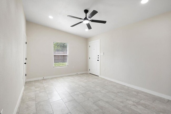 Building Photo - 306 Westmoreland Dr