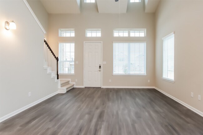 Building Photo - 18764 Crescent Trails Cir