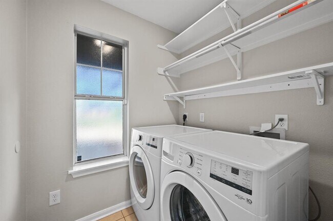 Building Photo - 2318 Riddle Rd