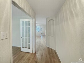 Building Photo - 1 STORY 3 BEDROOM WITH AN OFFICE AND 2 BAT...