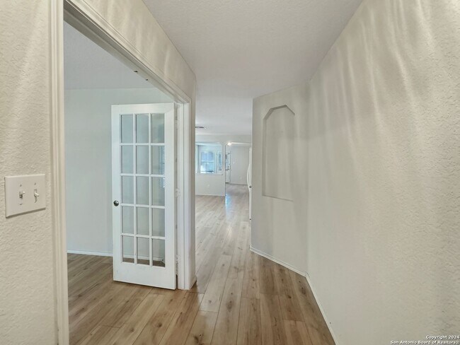 Building Photo - 1 STORY 3 BEDROOM WITH AN OFFICE AND 2 BAT...
