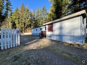 Building Photo - 3 Bedroom Home in the Mountains!