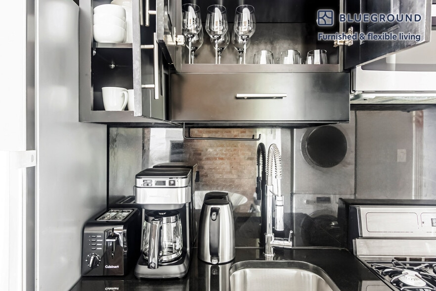 Building Photo - 234 E 14th St