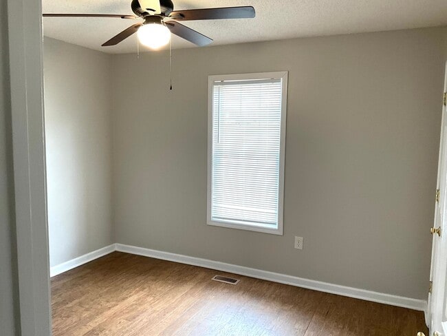 Building Photo - 382 TURNER St