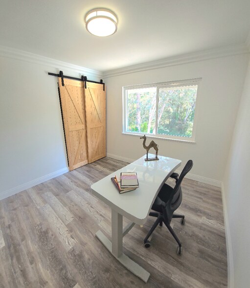 Building Photo - 433 S Oak Grove Cir