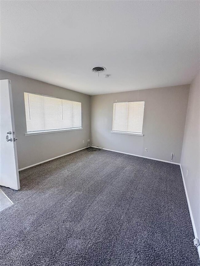 Building Photo - 430 NW Mission Blvd