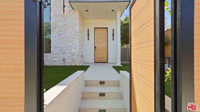 Building Photo - 10842 Peach Grove St