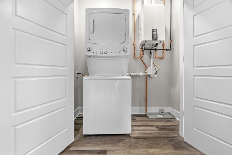 Building Photo - 172 E Gardner St