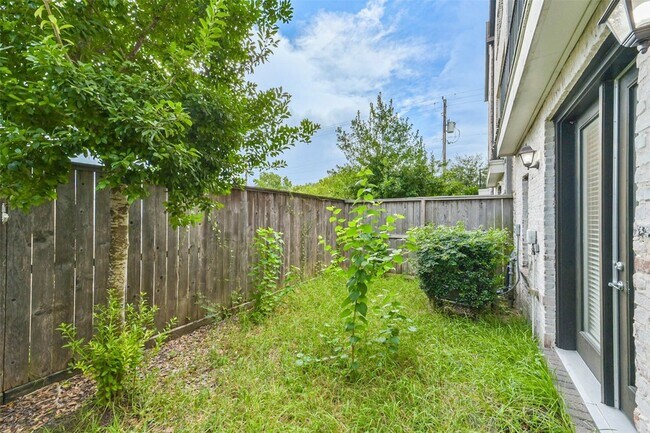 Building Photo - 4019 University Grove St