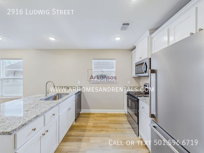 Building Photo - 2916 Ludwig St