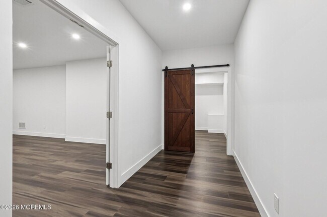 Building Photo - 2 Dogleg Ln
