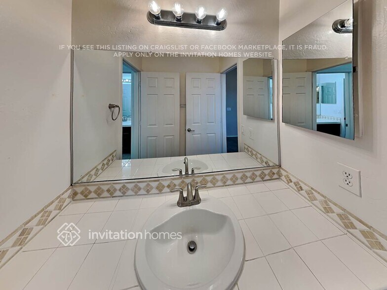 Building Photo - 10221 W Wier Ave