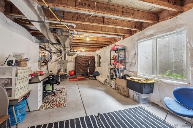 Building Photo - "Charming 3-Bed Sanctuary in Englewood: Spacious 3,089 Sq Ft with 2.5 Baths!"