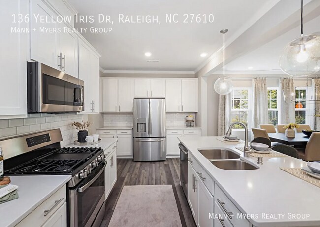 Building Photo - 136 Yellow Iris Dr