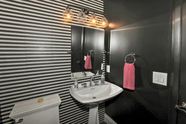 Building Photo - 357 Tom Hunter Rd