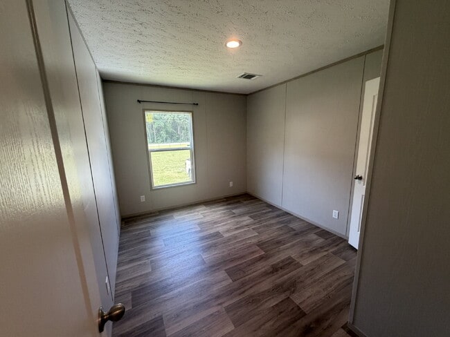 Building Photo - Mobile Home for Rent