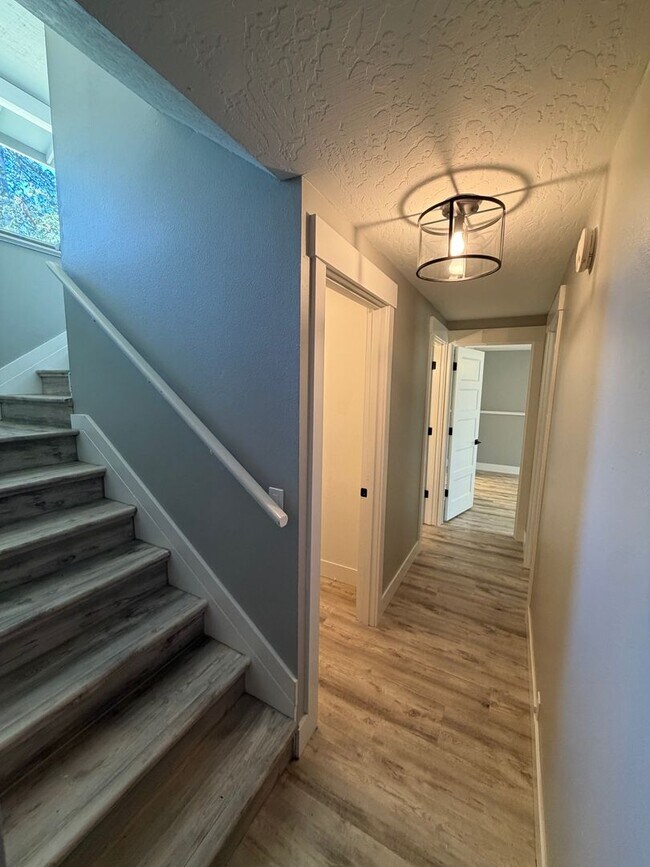 Building Photo - Spacious 4BR/3BA Home with Deck, Fenced Yard & Garage