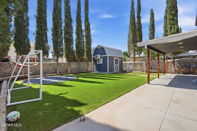 Building Photo - 2437 Fletcher Pl