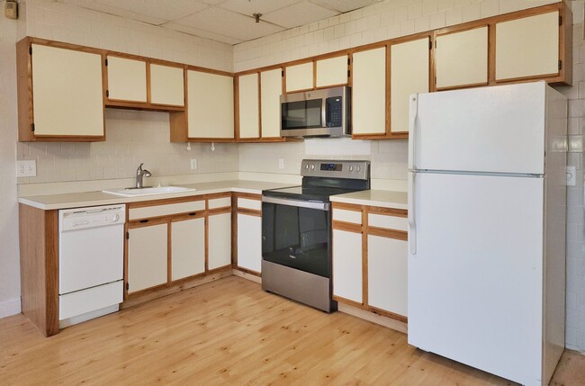 Building Photo - Loft style condo with 2bed 1.5bath, elevat...